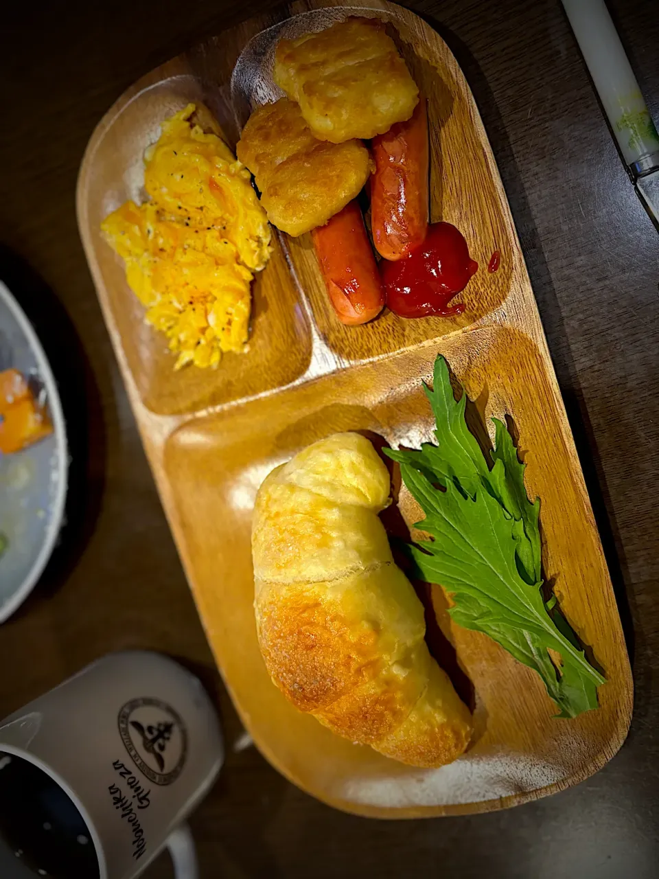 チキンナゲット　焼きソーセージ　スクランブルエッグ　塩バターパン　コーヒー|ch＊K*∀o(^^*)♪さん