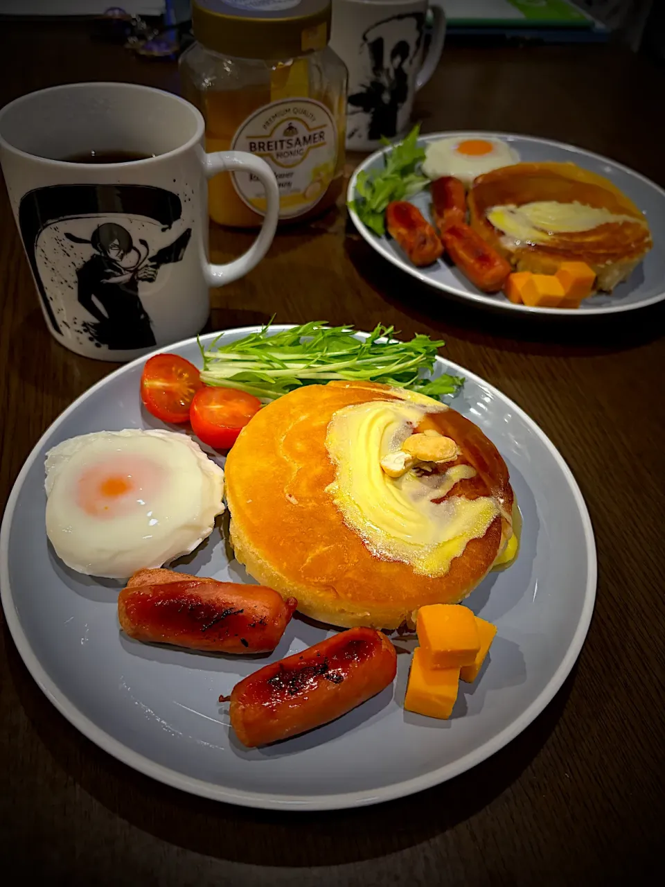 Snapdishの料理写真:厚焼きパンケーキ　ナッツ　バター　蜂蜜　ミモレットチーズ　温泉卵　サラダ　コーヒー|ch＊K*∀o(^^*)♪さん