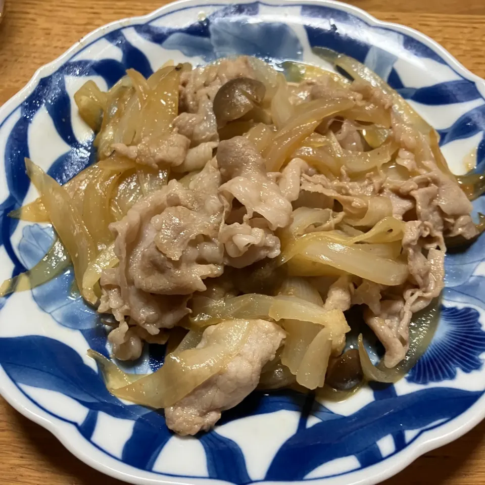 Snapdishの料理写真:新玉ねぎたっぷり豚肉炒め|Hideko  Tanakaさん