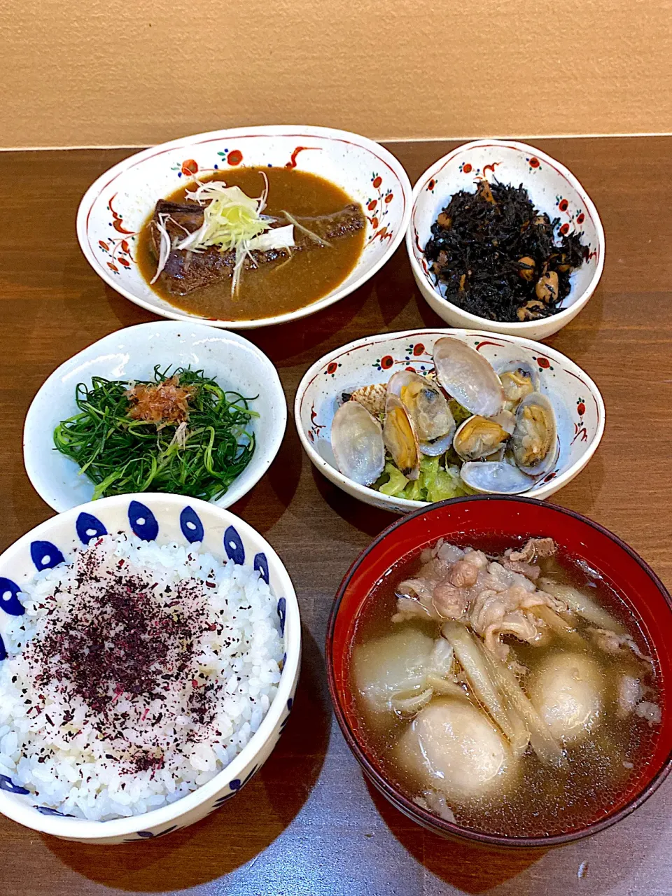 サバ味噌煮、ひじき煮、おかひじきおひたし、あさりとキャベツ酒蒸し、芋煮|りえはるさん