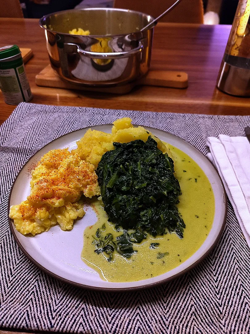 Spinach, mashed potatoes and scrambled eggs|Vera Andrianova Forwerkさん