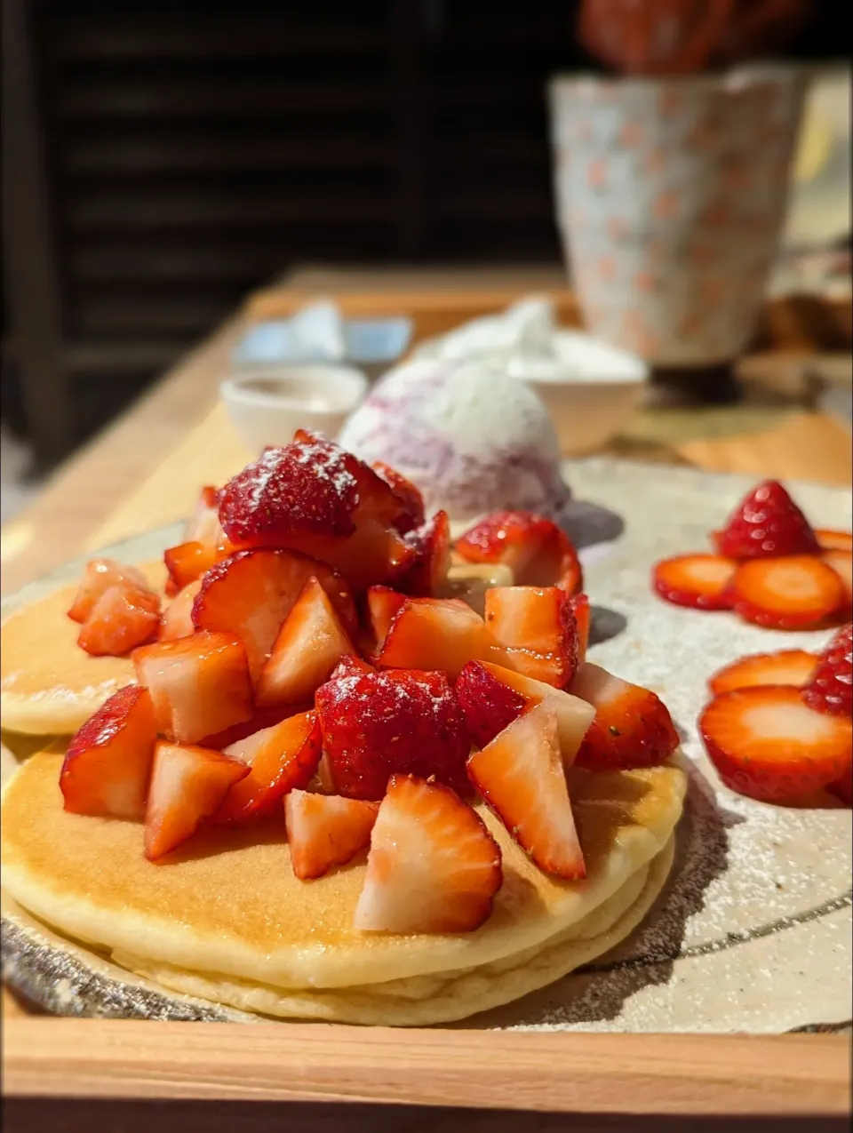 奈良のカフェにて古都華パンケーキ🍓|としちゃんさん