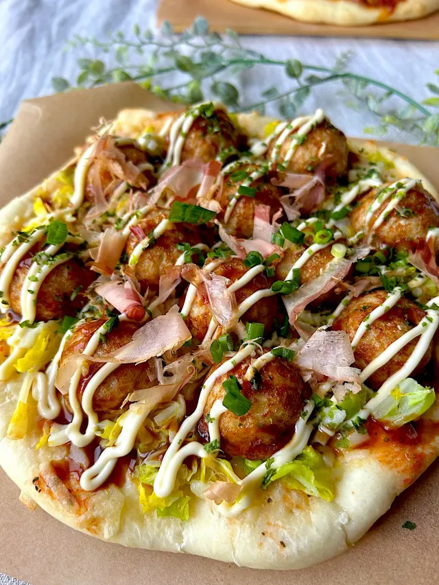 Snapdishの料理・レシピ写真:たこ焼きピザ🍕｜くずしたこ焼きレシピ