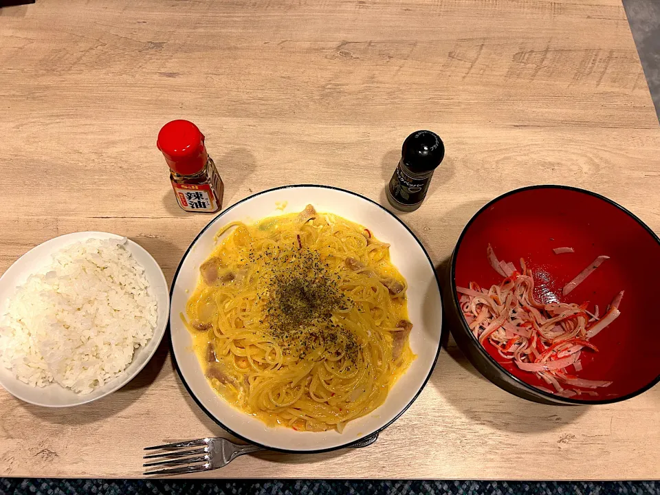 残り物消費ぺぺたまとお昼のカニカマとハムのマヨ和えとご飯|りょうさん