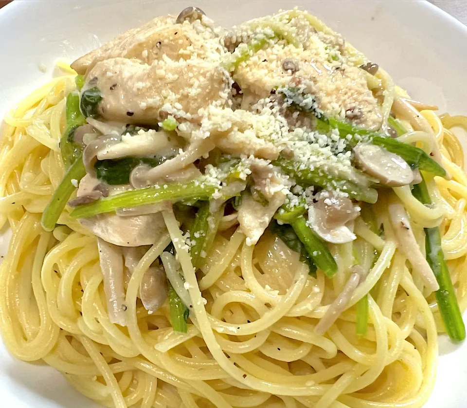 チキンとほうれん草としめじのホワイトソースパスタ|shibazakiさん