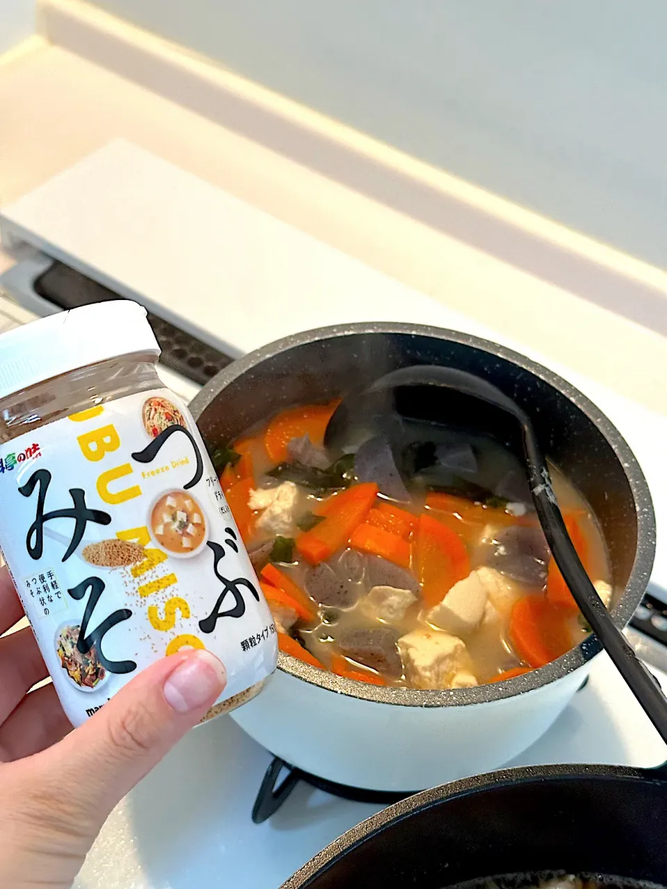 Snapdishの料理写真:こんにゃくと豆腐のお味噌汁|yuuさん