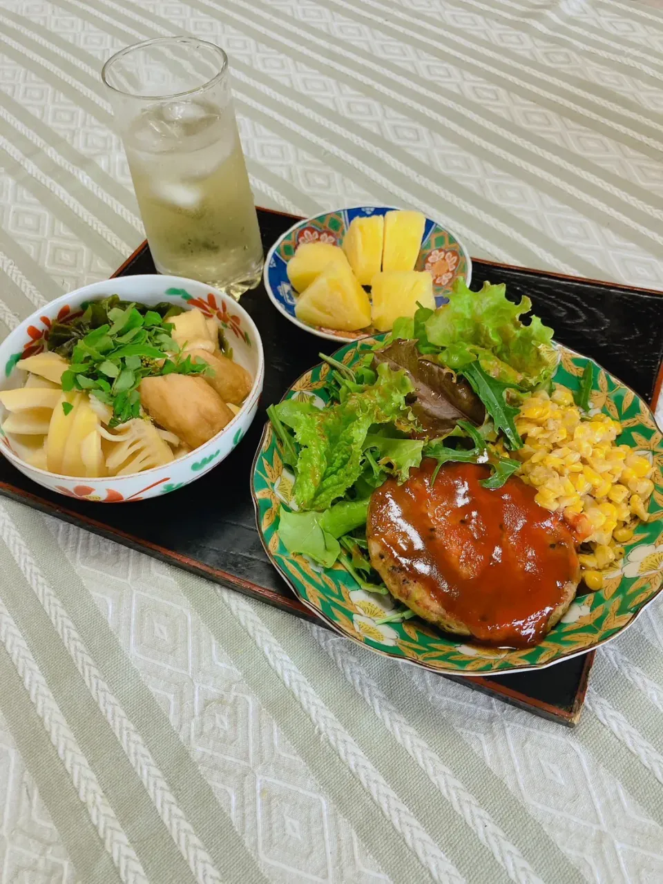 grandmaの晩ごはん☆ 今夜はご飯を炊きそこねた
オカラハンバーグと筍の煮物で頂きます
食欲は元通りなり❣️|kaoriさん