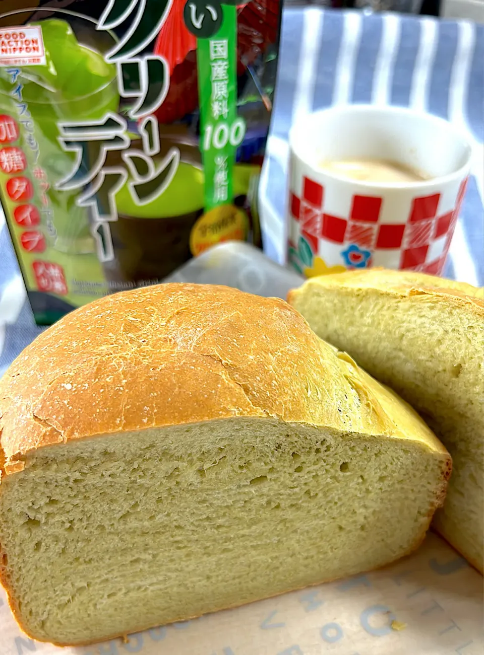 グリーンティーで抹茶食パン|まめすけ⭐︎さん