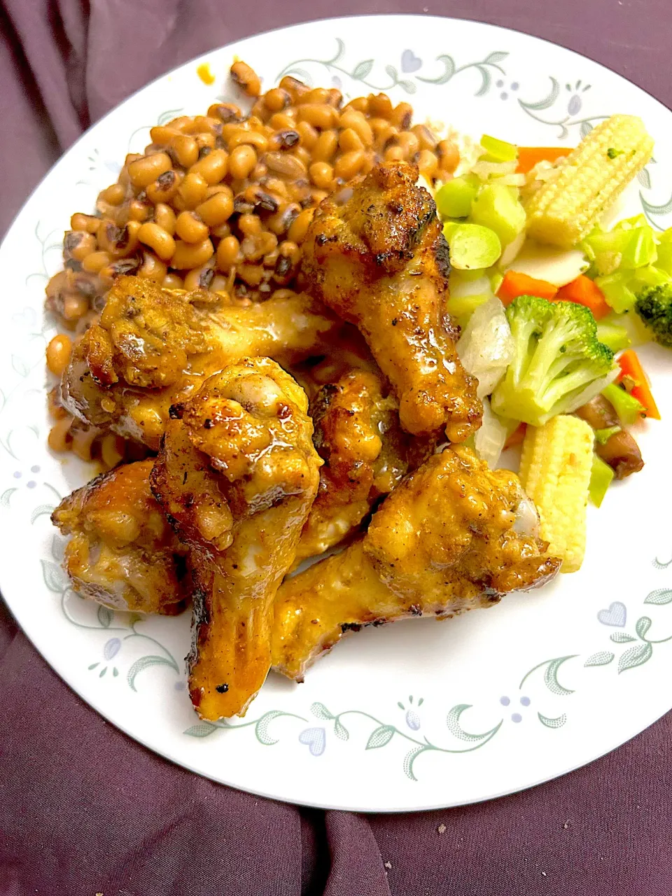 Grilled chicken wings, Black Eyed Peas, and vegetables|Kareem Boogieさん