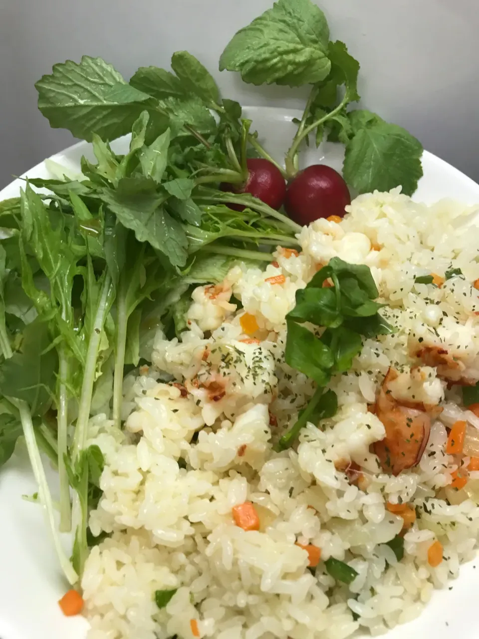 Snapdishの料理写真:ＧＷ手抜き飯、ピラフサラダ添え𓌉🥗𓇋|ゆきぽよ婆さん