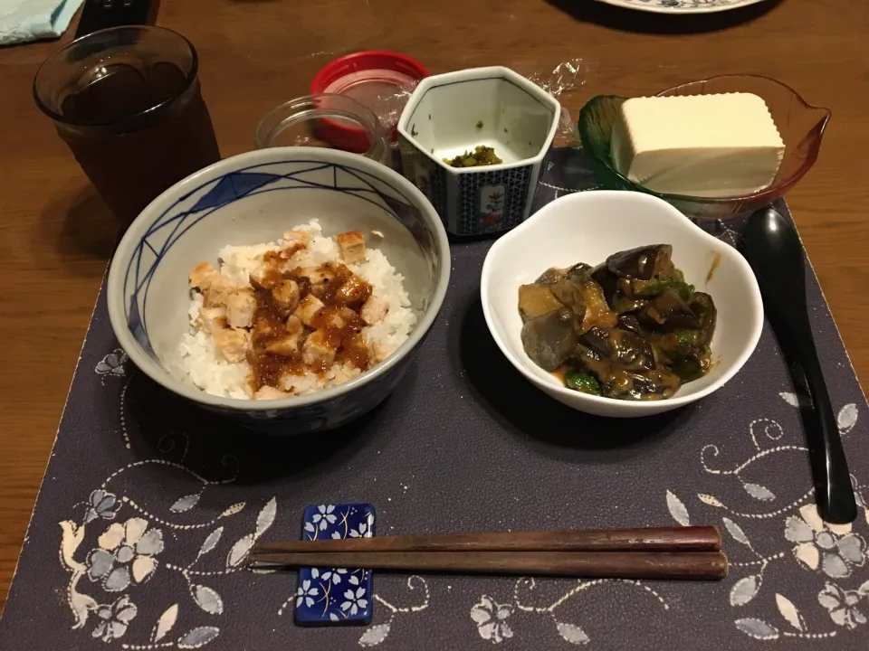 Snapdishの料理写真:ポークソテー丼、なす味噌炒め、冷奴、ごま高菜漬け、沢庵、六条麦茶(夕飯)|enarinさん