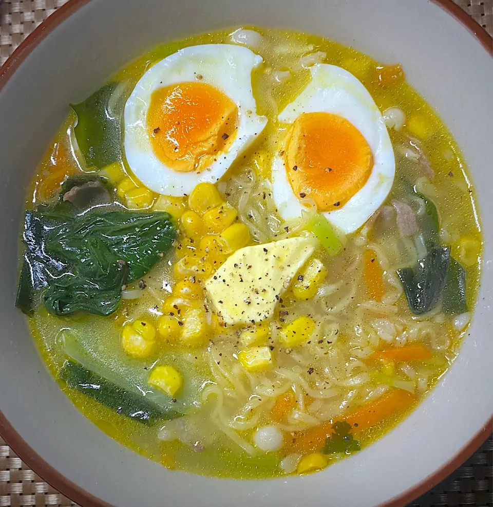 海鮮しおバターコーンラーメン|すくらんぶるえっぐさん