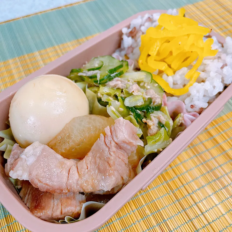 豚肉と大根の煮物♡きゅうりとキャベツのツナサラダ♡|まゆかさん