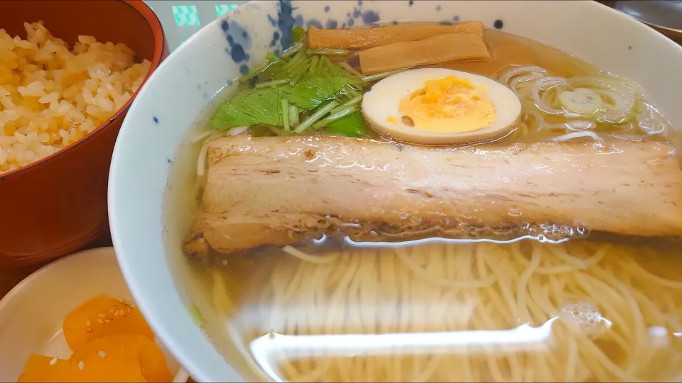 【食べログ ラーメン百名店 
TOKYO 2023 選出店】 
麺屋 ひょっとこ 
和風柳麺 (730円)  
＋茶飯 (沢庵付、200円) 
＠有楽町1分
24106 (113,218)|大脇さん