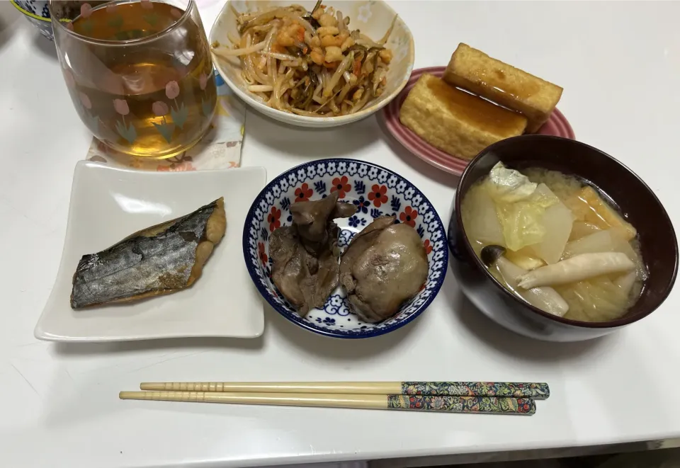 Snapdishの料理写真:晩御飯☆もやしのナムル☆厚揚げ焼き☆さごしのポン酢焼き☆鶏肝の生姜煮☆みそ汁（大根・キャベツ・しめじ・厚揚げ）|Saharaさん