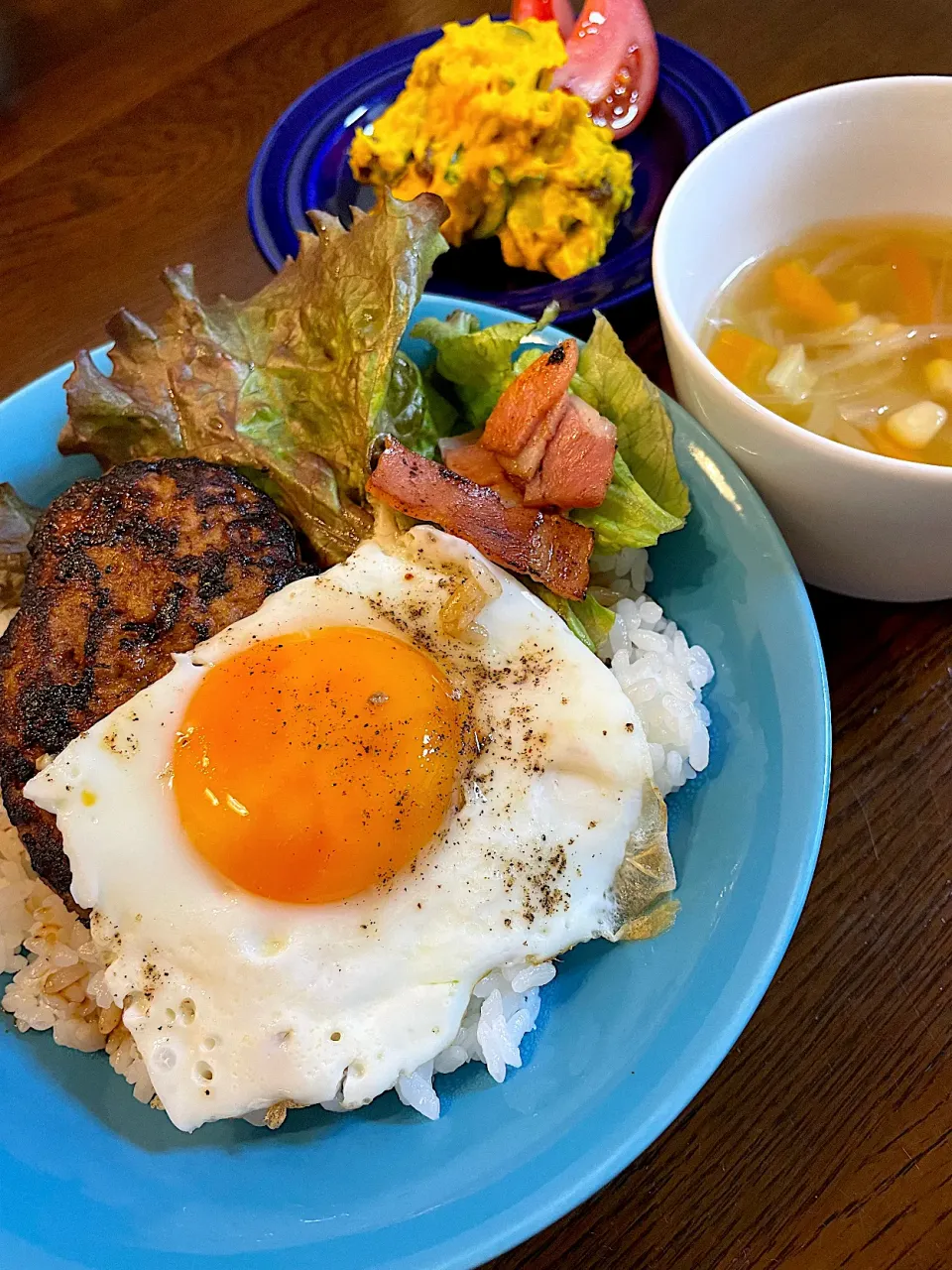 Snapdishの料理写真:ロコモコ丼の晩ごはん|kiicoさん