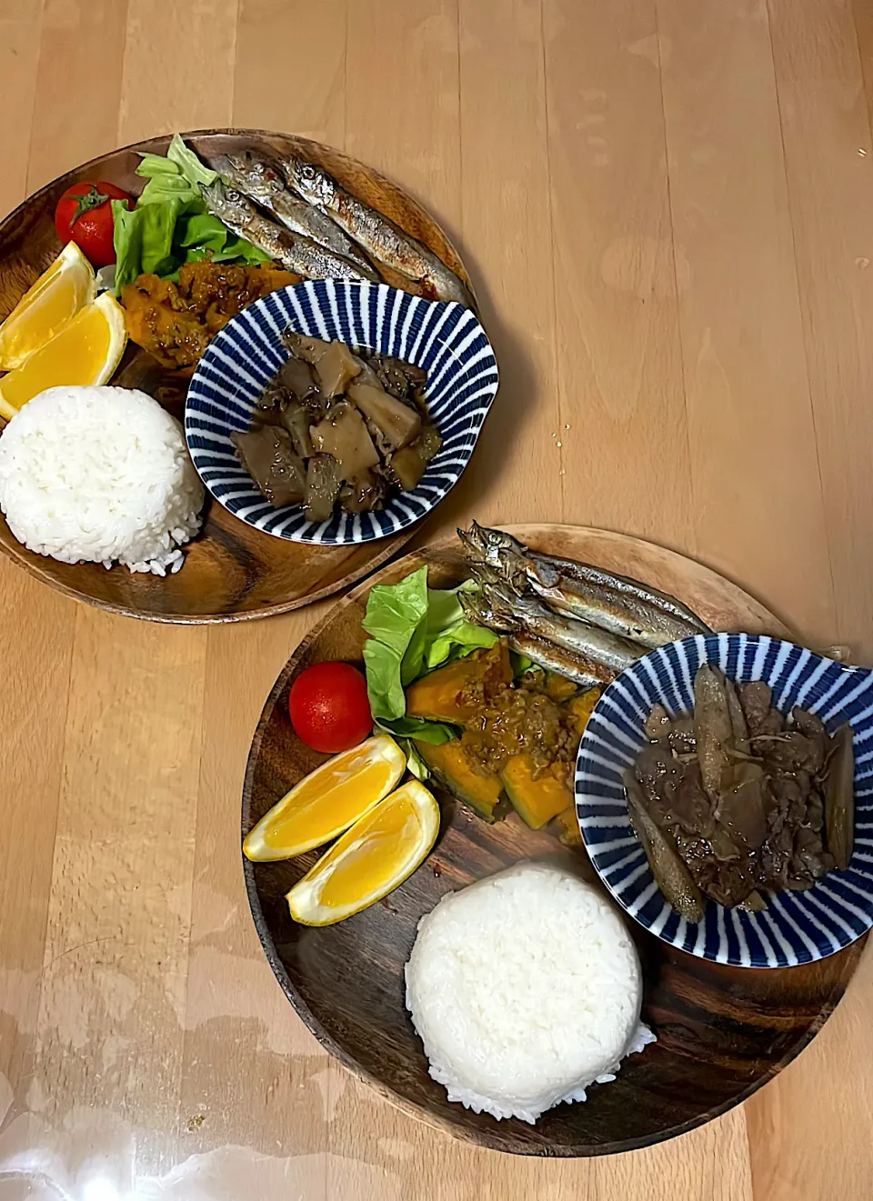 牛肉と牛蒡とこんにゃくの煮物　ししゃも　カボチャのそぼろあんかけ　オレンジ　トマト|そのみさん