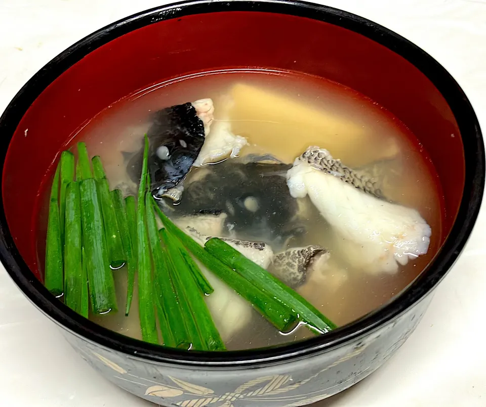 頂き物の釣り魚料理【アラと削ぎ切り豆腐の潮汁】|🐈⸒⸒⸒⸒つるのダンス🐈🐾さん