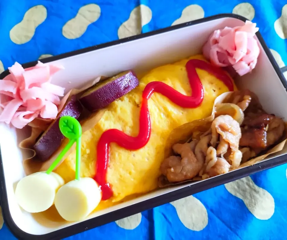 5月1日

*コープのオムライス
*生姜焼き
*さつまいもの甘露煮 
*チーズ＆ハム

⋆┈┈┈┈┈┈┈┈┈┈┈┈┈┈┈⋆
片頭痛が続いていて体調最悪。

お弁当もあるもので簡単に💦
体調悪い日のためにチンしてすぐ持たせられる冷凍をもう少しストックしておきたいな。|mikoさん