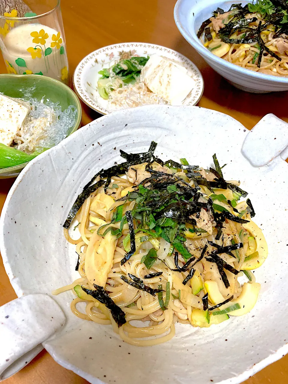 筍とチキンの和風醤油全粒粉パスタ♡お豆腐と海藻のサラダ♡糀ミルクのバナナスムージー|さくたえさん