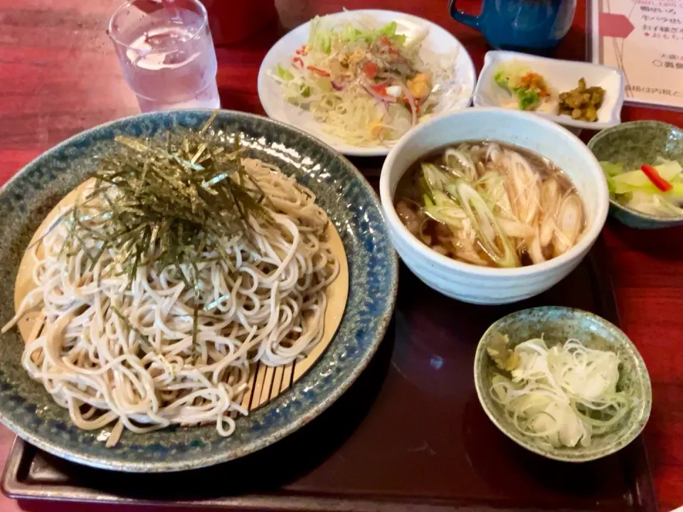 茨城での麺活は、牛バラせいろ。小鉢やドリンクバーが付いててお腹いっぱい。|Takeshi  Nagakiさん