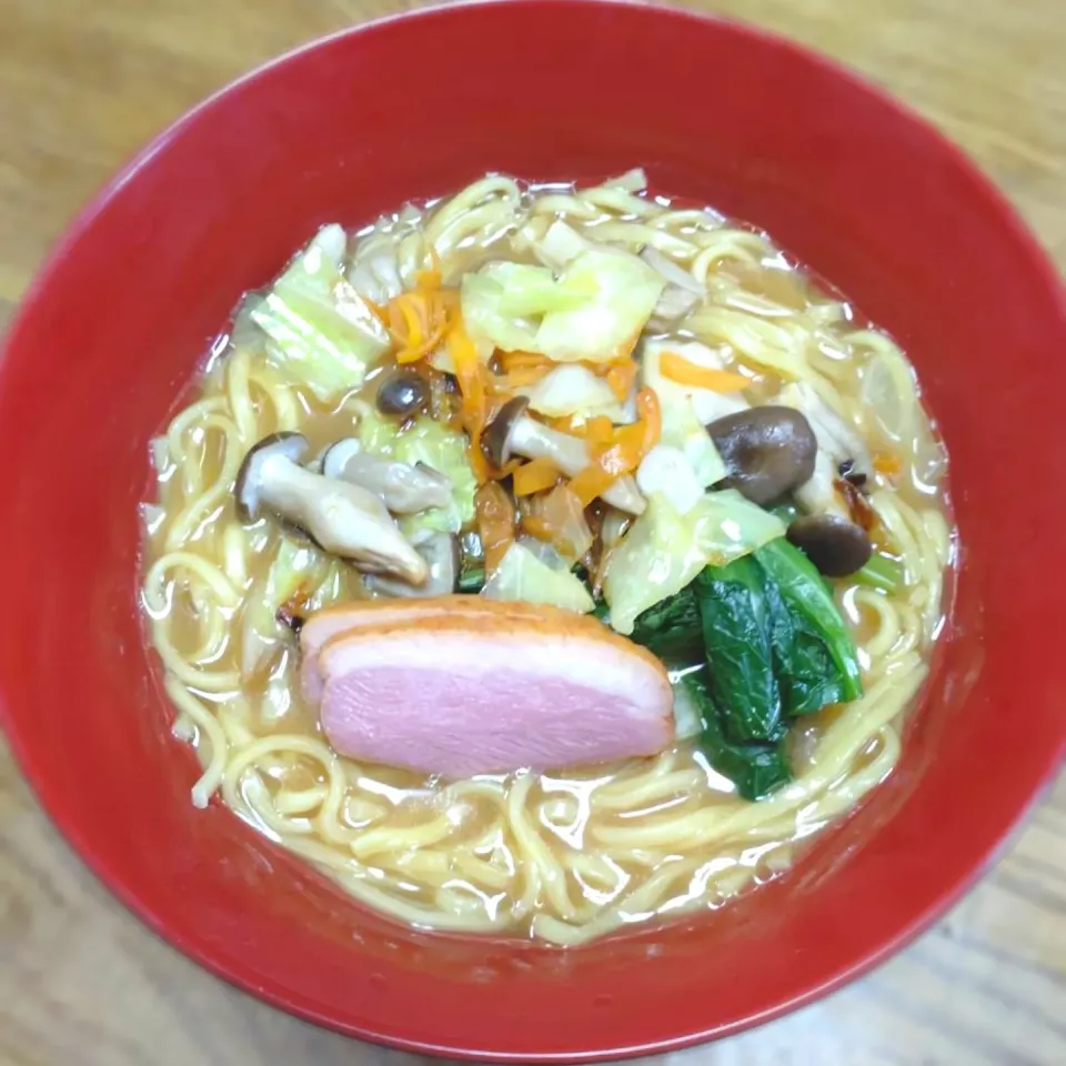 Snapdishの料理写真:豚骨風野菜ラーメン🍜🍥🍜|まなみさん