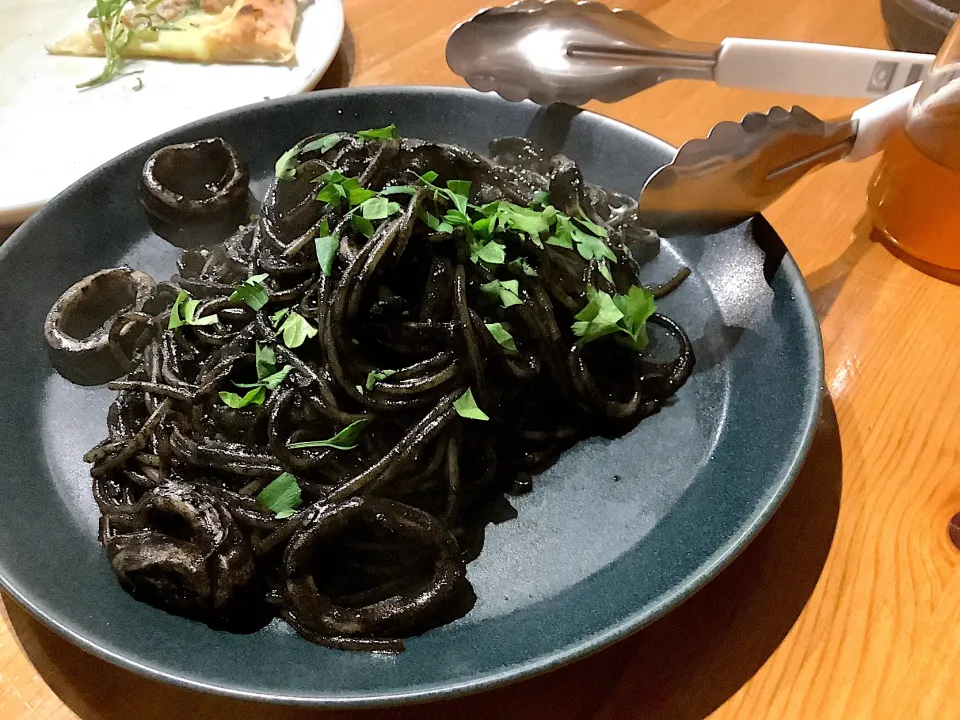 イカスミのパスタ🍝ヤリイカ🦑😋|アライさんさん