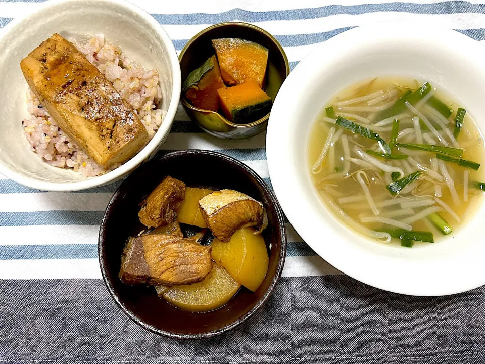 Snapdishの料理写真:とう飯、ぶり大根、カボチャ煮物、もやしとニラの中華スープ|jackybeanさん