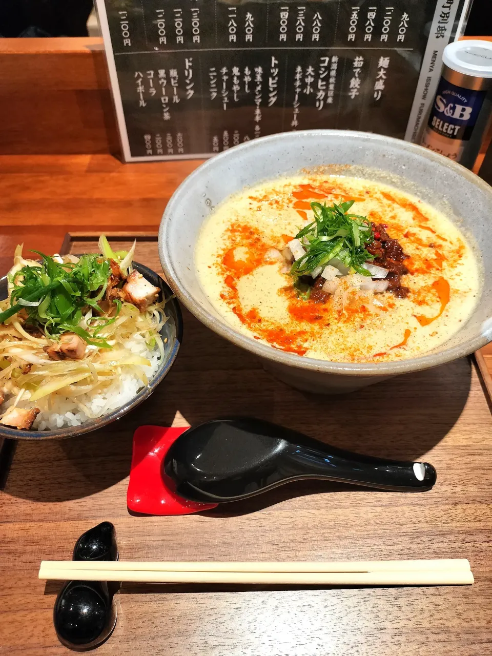 Snapdishの料理写真:豆乳坦々麺
ネギチャーシュウ丼|ゆずあんずさん