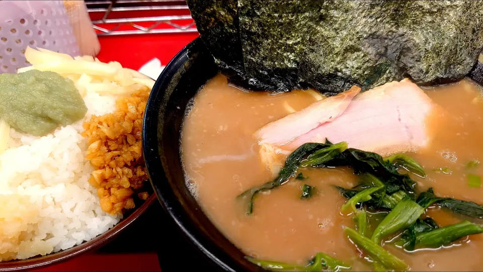 【食べログ TOP 5000】
IEKEI _ TOKYO 王道家直系
ラーメン (850円、麺柔らかめ/
味薄め/油少なめ)
＋海苔 (5枚、100円)
＋ライス大盛 (大盛まで120円)
@末広町2分
(JR御徒町駅から徒歩5分)
24107 (114,288)|大脇さん