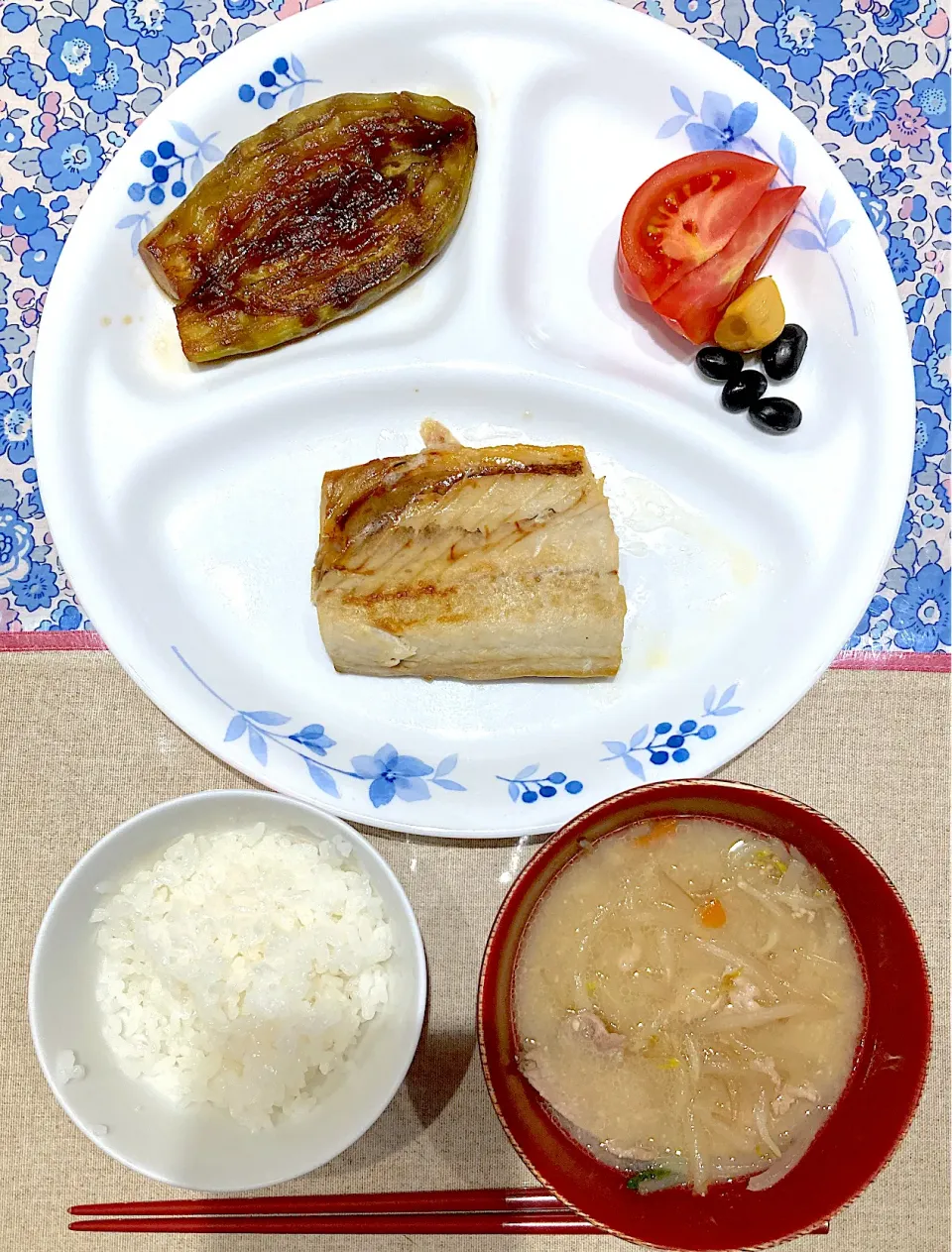 茄子の蒲焼きと鯖の塩焼きと豚汁|おしゃべり献立さん