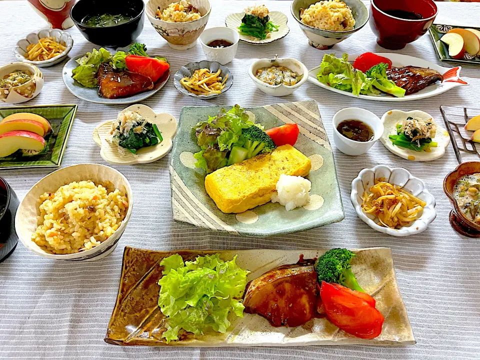 鰤の照り焼き、炊き込みご飯、だし巻き玉子の晩ごはん🐟|ゆかりさん