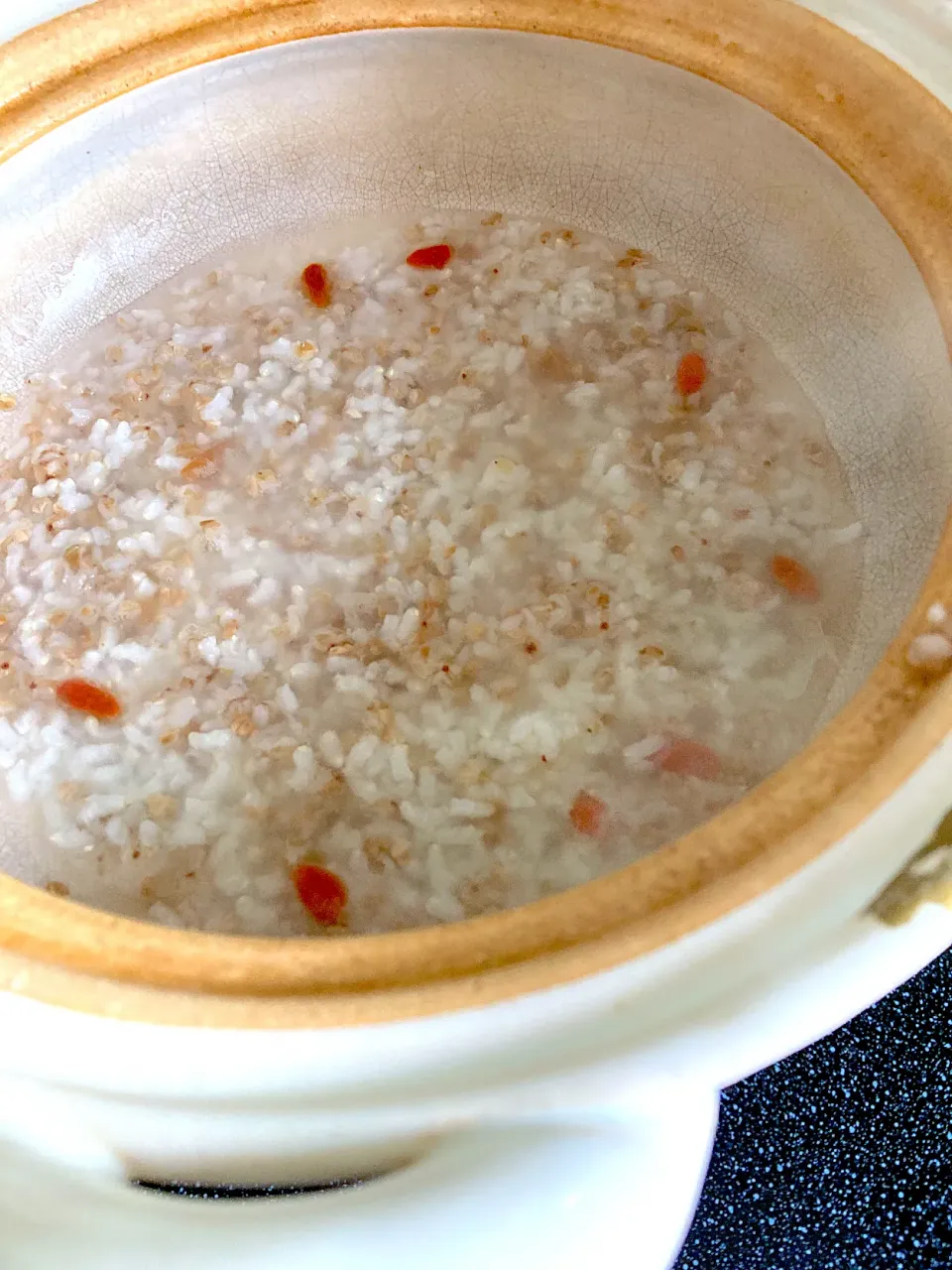 蕎麦の実と梅干しとクコの実の薬膳粥🥣|さくたえさん