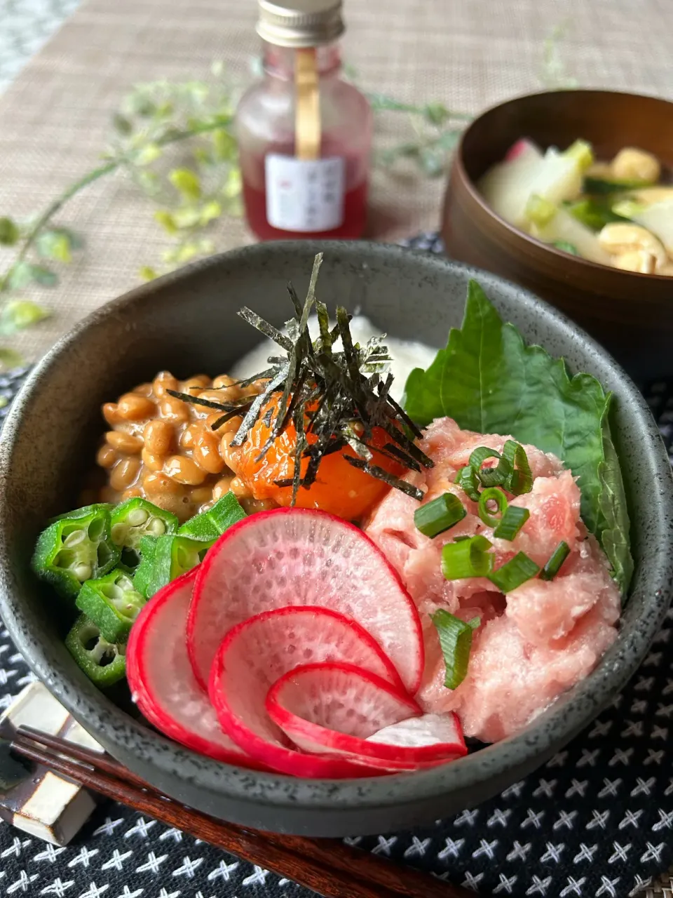 食卓を紡ぐおたより便の梅酢 de ばくだん丼|まなまな♡さん