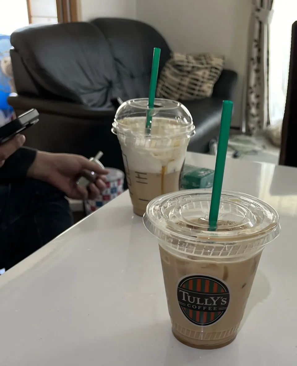 Snapdishの料理写真:パパとタリーズでコーヒー買って帰宅。シェアしながら😆何気に2人時間が増えていくきたＧＷ(*´-`)子供日は子供達連れて、家の母が映画行くらしい😆さー2人でどうしよう😅|Saharaさん