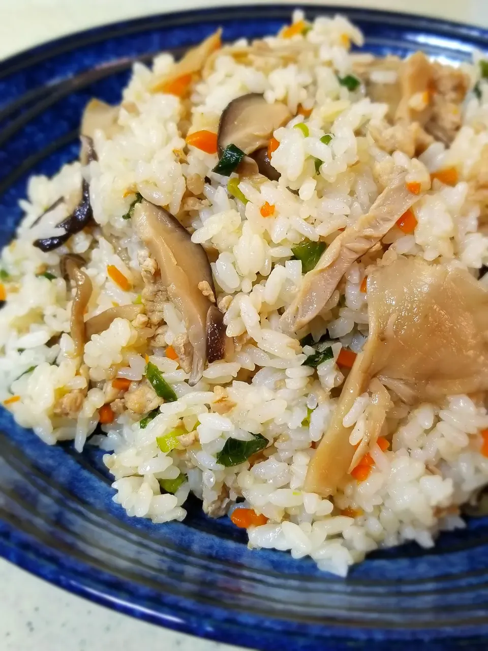 鶏ひき肉ときのこの混ぜご飯|ぱんだのままんさん