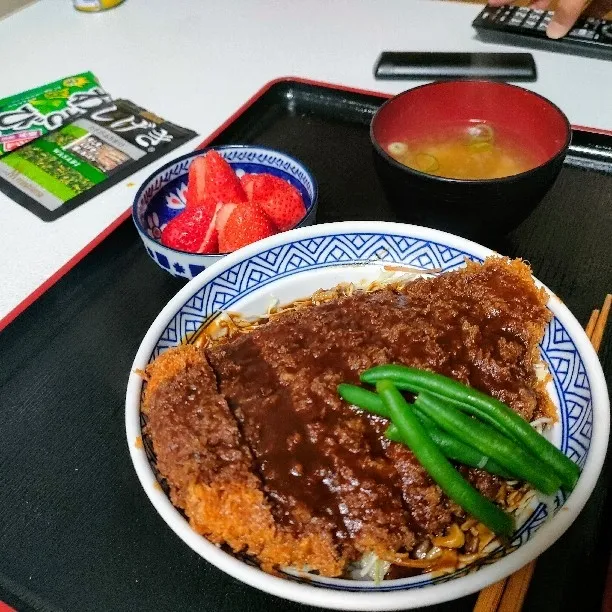 ドミカツ丼。|ariyo4200さん