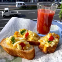 Snapdishの料理写真:玉子のせバケットの朝ごはん