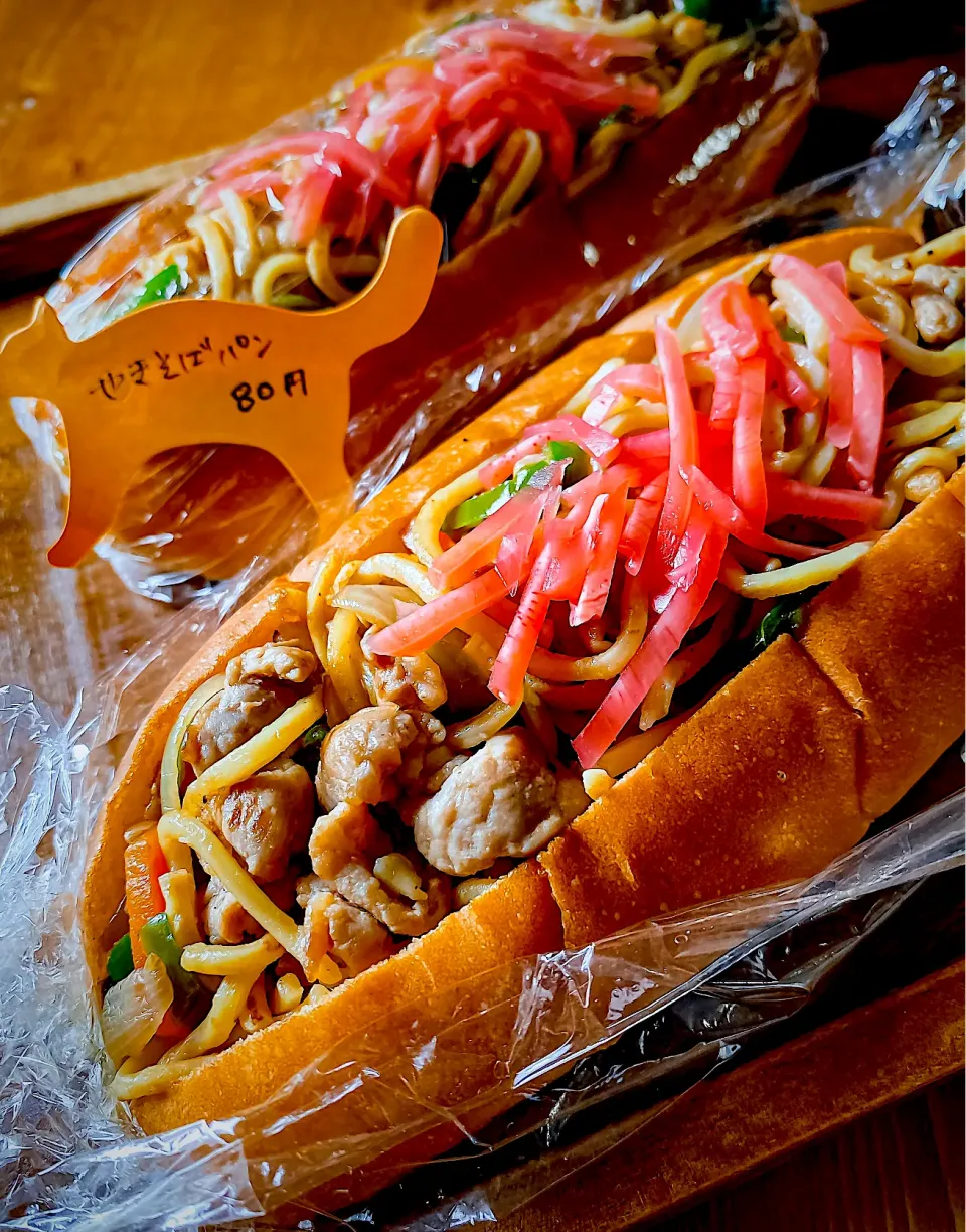 🌭万能味ソースで焼きそばパン🌭|にゃんぺこさん