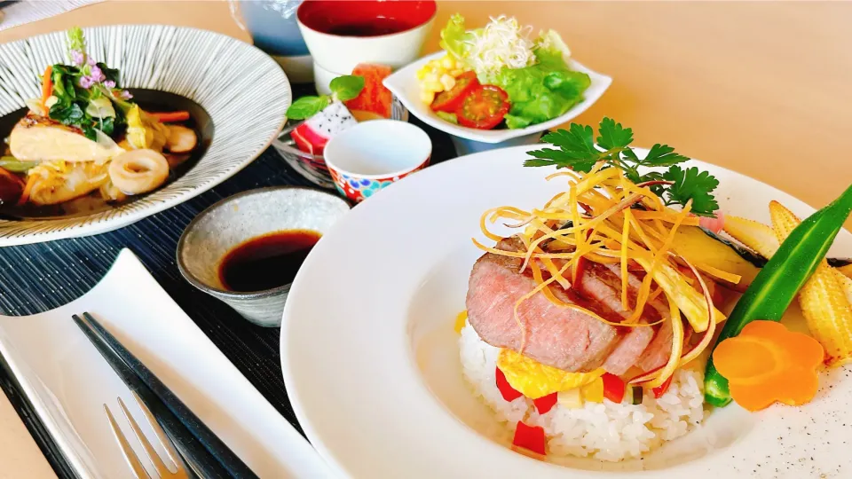 和牛ステーキ丼　鯛のうま煮|トモロヲさん