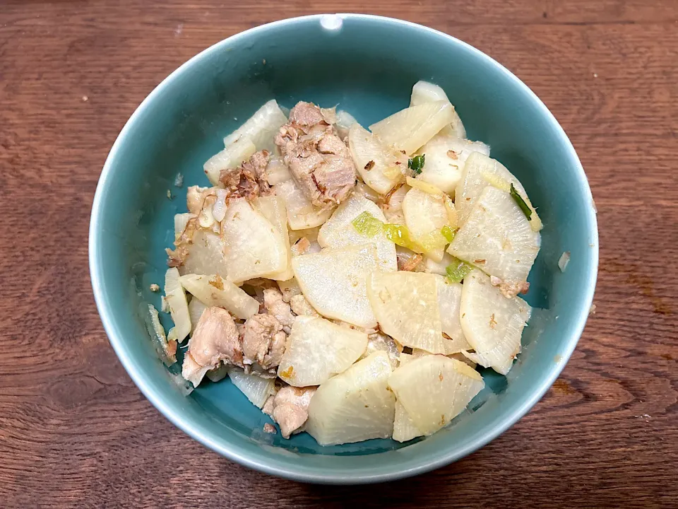 Snapdishの料理写真:時短で簡単大根の炒め煮🥩|はるぽんさん