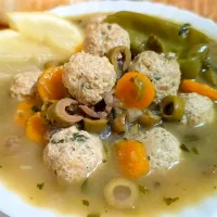 Snapdishの料理写真:Olive soup with chicken balls|imane-recetteさん