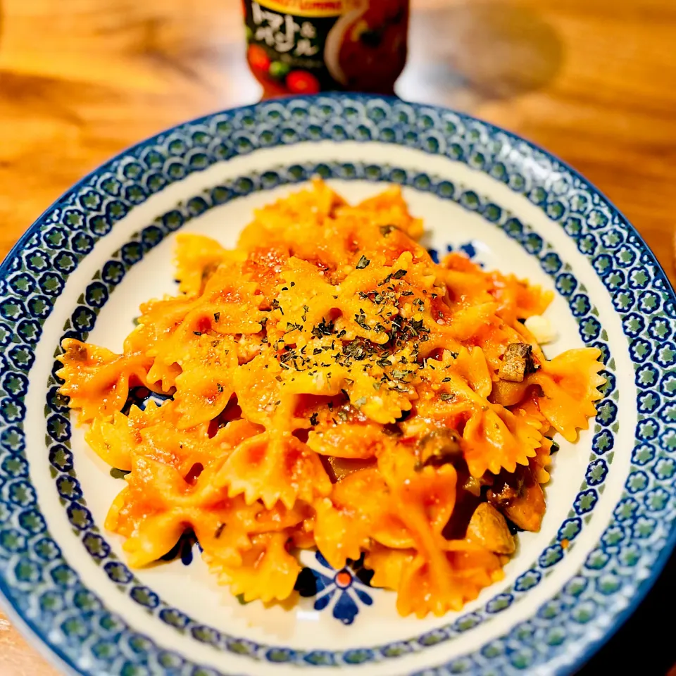 トマトとバジルソースのファルファッレパスタ🇮🇹 Farfalle with Tomato & Basil Sauce|アッコちゃん✨さん