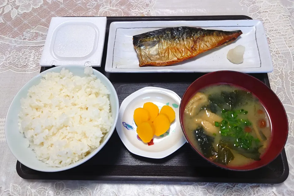 今日の朝ごはん（焼鯖（塩鯖）、納豆、なめこ汁、沢庵）|Mars＠釜飯作り研究中さん