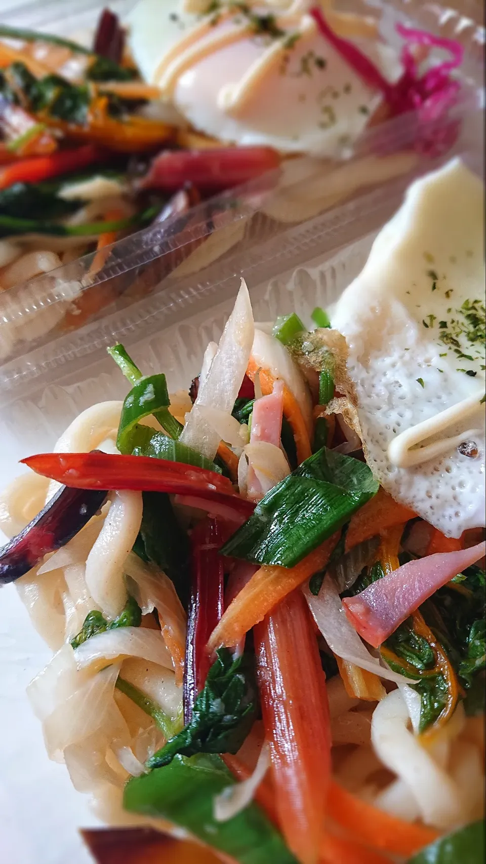 スイスチャード入り焼きうどん|はぁとびぃとさん