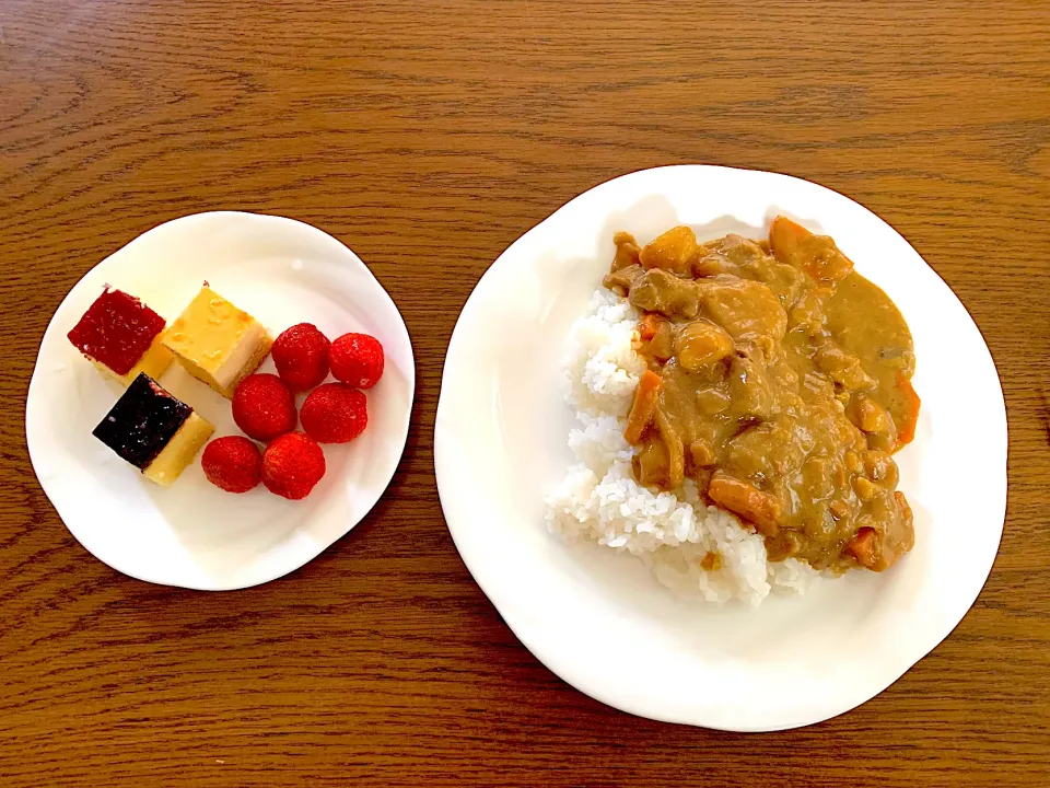 豚ヒレ肉のカレーライス🍛自家製いちご🍓ケーキ🍰今日の昼食20240429|rococoさん