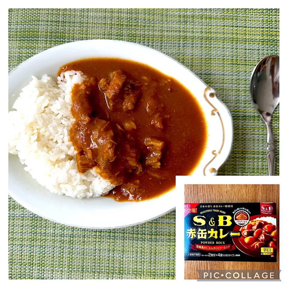 赤缶カレールーで牛すじカレー🍛　辛口に赤缶カレーとガラムマサラを追加したら刺激的な味になりました👍　野菜はトマト、セロリ、玉ねぎ、にんじんを全部すりおろして🥕|BUBUさん