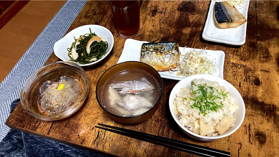 鯖の塩焼きと切り昆布の煮物と鯛のあら汁とところてんとたけのこご飯|しあぺんさん