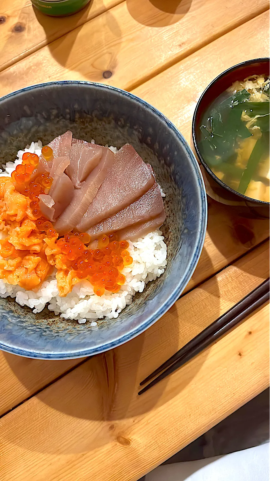 海鮮丼　&    ニラ玉豆腐のスープ|ぺろたんさん