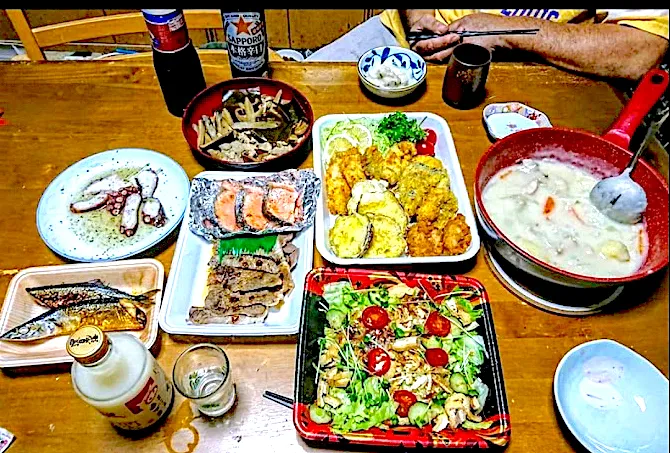 Snapdishの料理写真:全て友達が作って持ってきてくれた料理で晩御飯|🐈⸒⸒⸒⸒つるのダンス🐈🐾さん